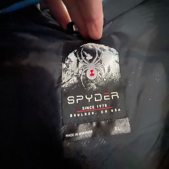 Spyder ski and snowboarding coat. - Picture 4 of 6